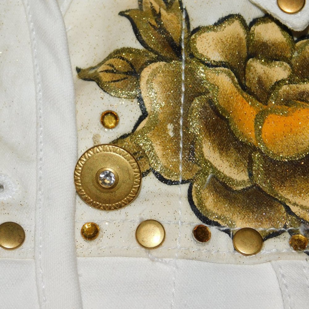 DG2 By Diane Gilman White Denim Jacket Painted Floral, Studs & Rhinestones - Picture 11 of 13